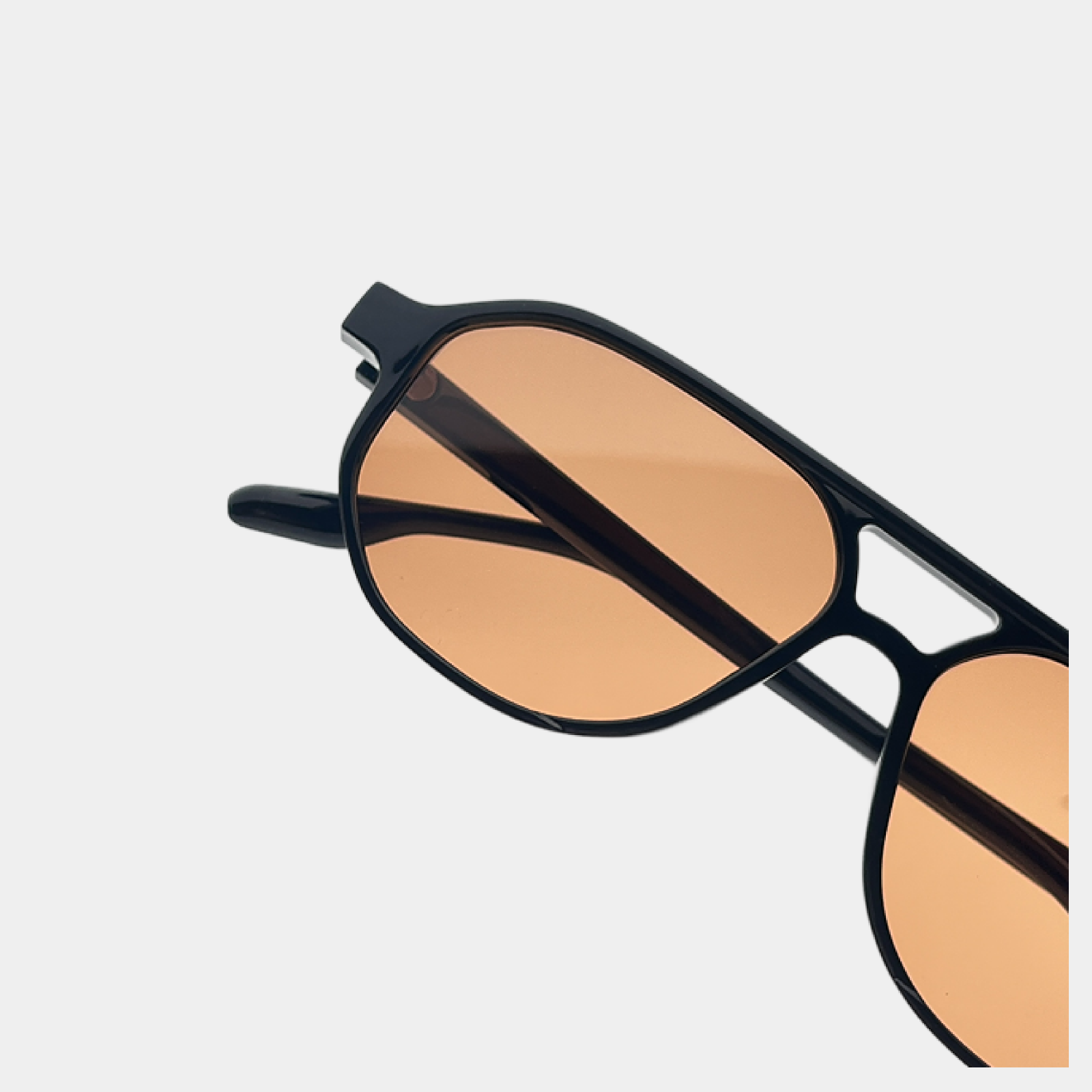 Sleek and Versatile Pilot Sunglasses