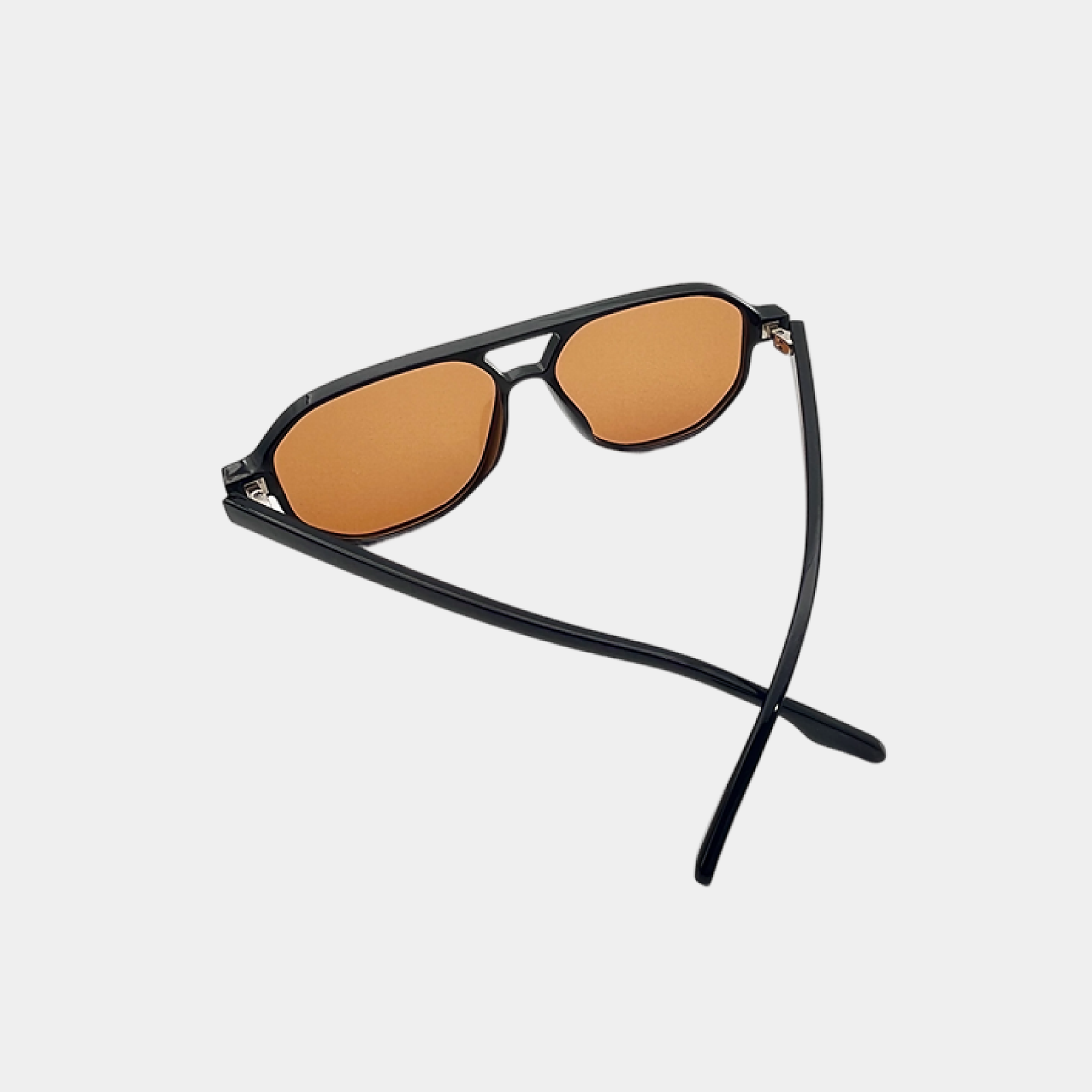 Sleek and Versatile Pilot Sunglasses